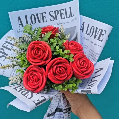 Buquê de rosas vermelhas de cera